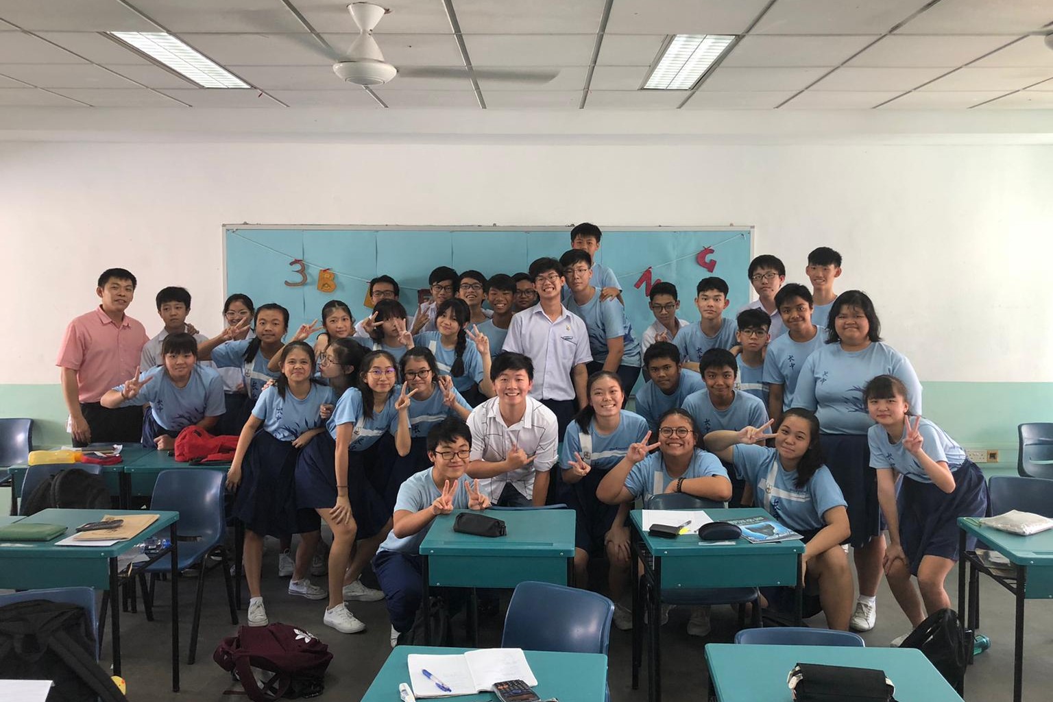 Brian Chew (second from left), recipient of the MOE Teaching Scholarship and scholar in the NTU-NIE Teaching Scholars Programme, with his teaching internship class.
